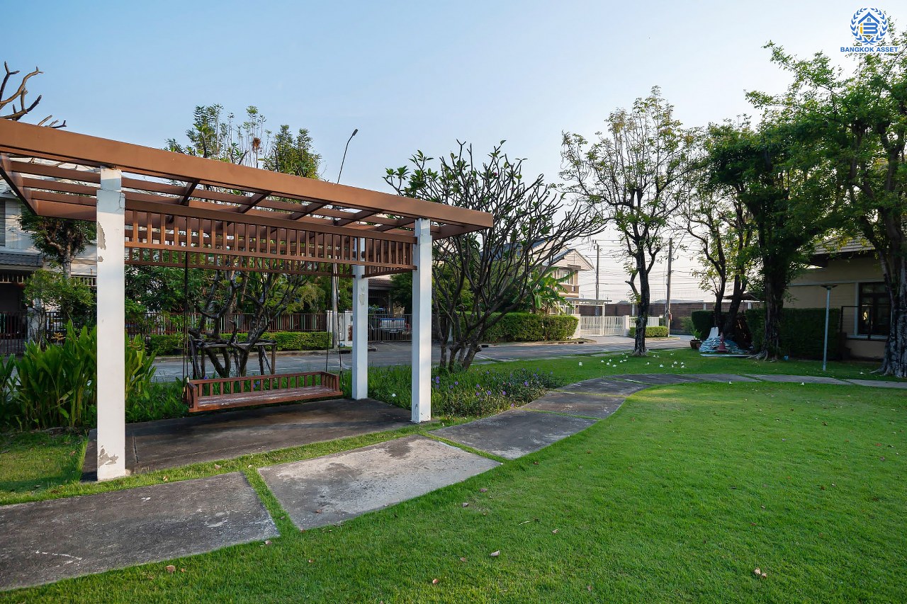 บ้านมือสองตกแต่งใหม่ โครงการ ชัยพฤกษ์ เพชรเกษม81 หลังมุม แบรนด์ Land&Houses พร้อมรองรับทุกความสุข บนเนื้อที่ 63.3 ตร.ว. ฟังก์ชัน 3 ห้องนอน 3 ห้องน้ำ 1 ห้องอเนกประสงค์ 2 ที่จอดรถ ทำเลเดินทางสะดวก เชื่อมต่อถนนเพชรเกษม ถนนมาเจริญ และใกล้ทางด่วน "เพชรเกษม"